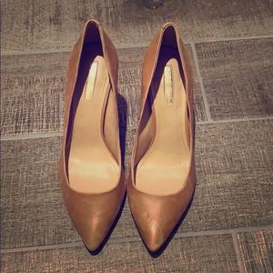 Bcbg tan heels